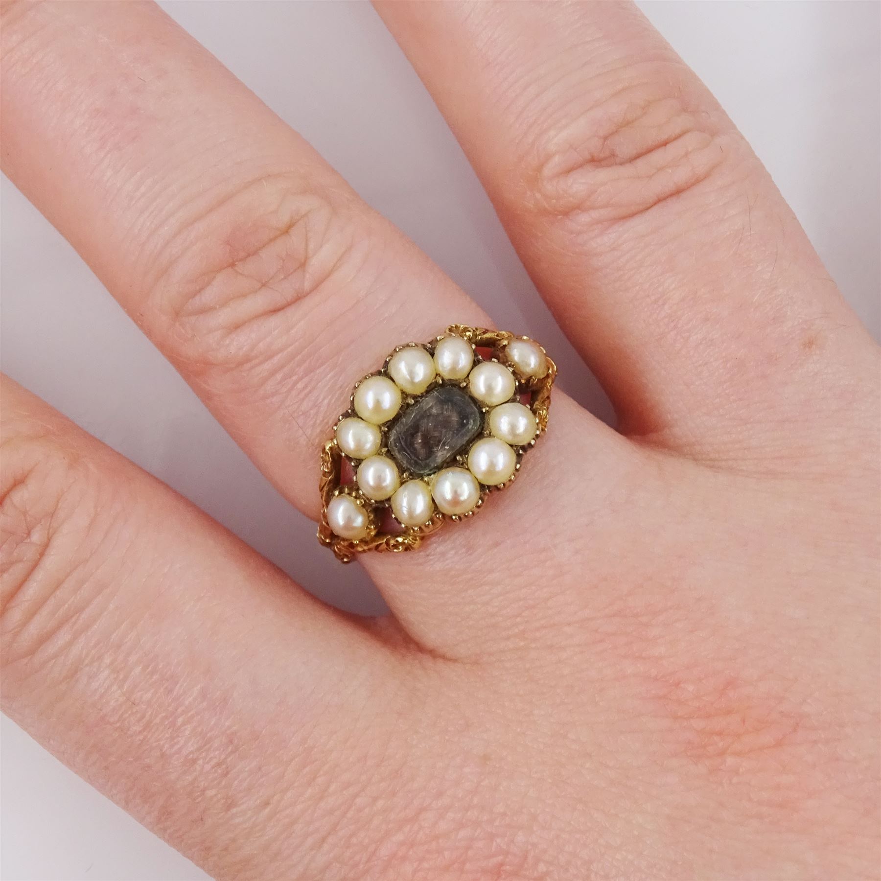 George III gold split pearl mourning ring, with engraved foliate decoration shank, dated 1818