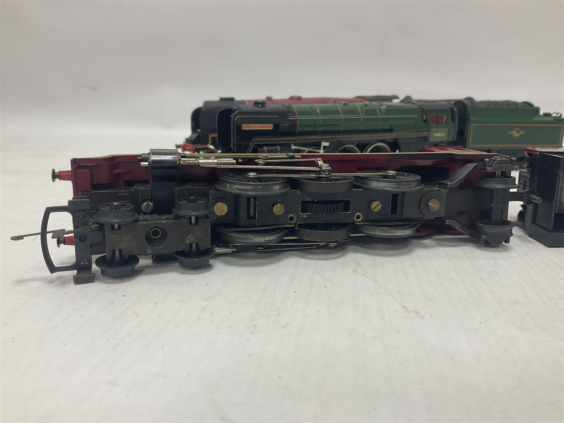 Hornby ‘00’ gauge - four steam locomotives comprising Britannia Class ‘Britannia’ 4-6-2 no.70000 in BR green; Britannia Class ‘Oliver Cromwell’ 4-6-2 no.70013 in BR green; Princess Class 4-6-2 no.6201 in LMS crimson; Coronation Class ‘Duchess of Sutherland’ 4-6-2 no.6233 in LMS crimson; one further tender (5) 