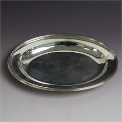 George III silver paten, of oval form, hallmarked Peter, Ann & William Bateman, London 1803, W21.5cm