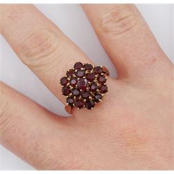 9ct gold garnet cluster ring, hallmarked