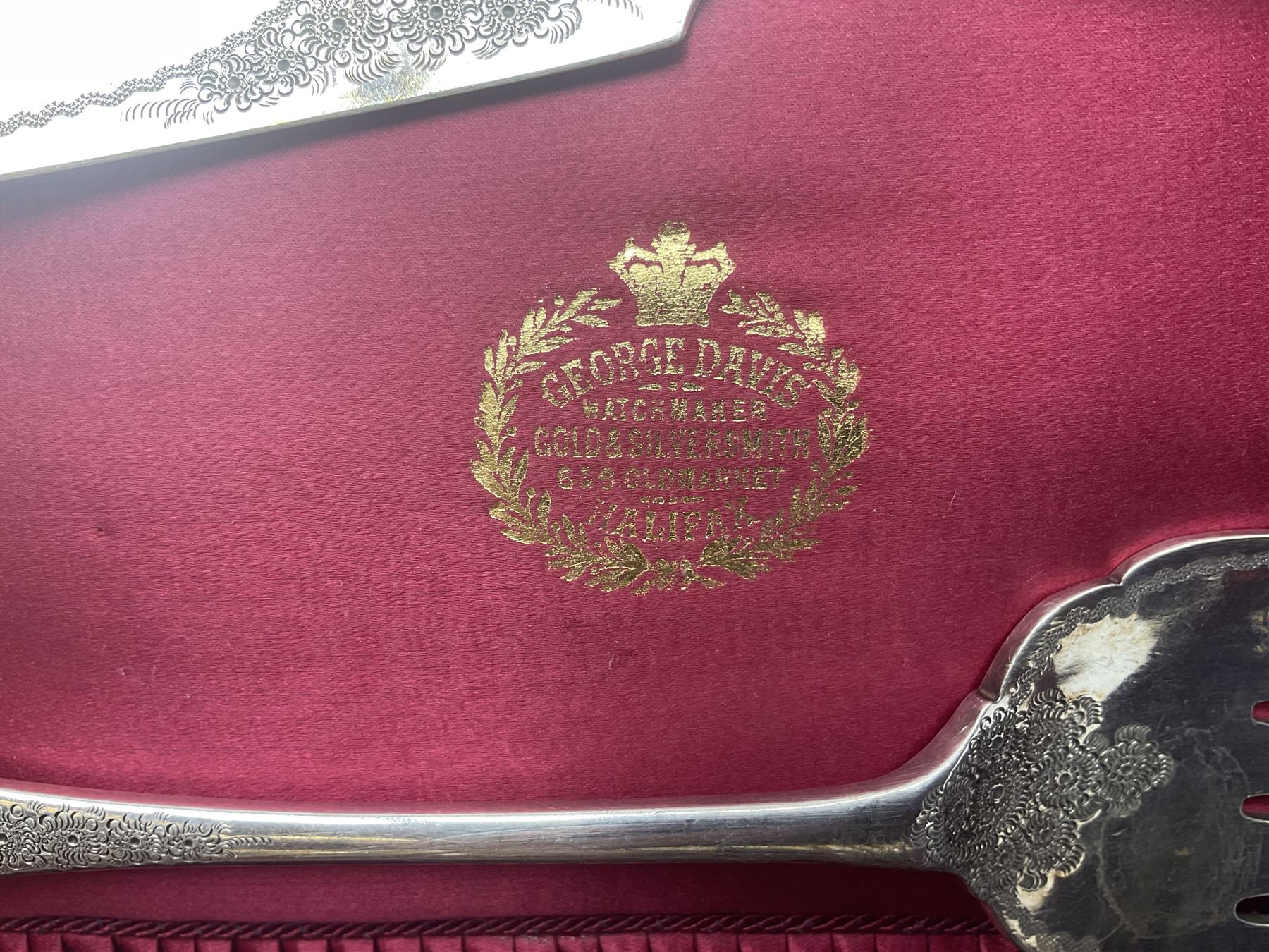 Canteen of cutlery by George Davis, Halifax, with silver ferrules 