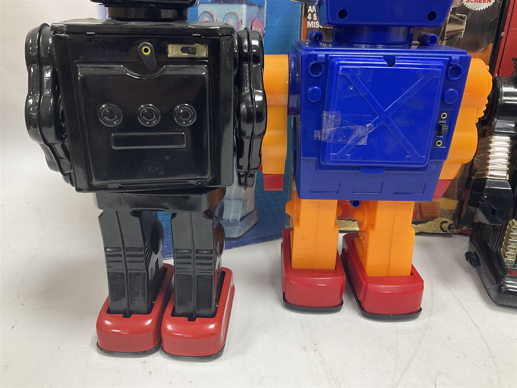 SPACE WALK MAN 電池式ロボット Space Walk Man Robot - The Old Robots Web Site