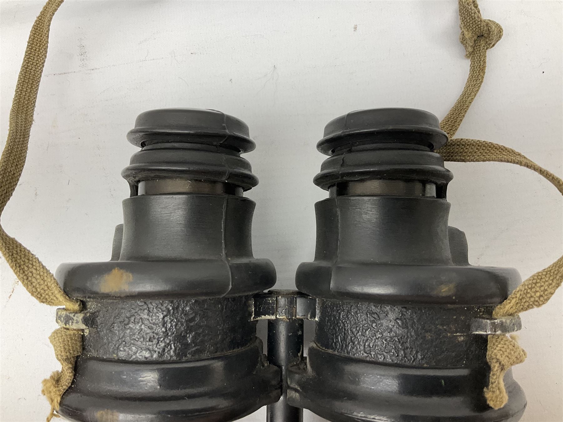 Pair of WWII German U-boat binoculars probably 7 x 50 by Leitz, with rubber eye piece protector covers and leather case stamped with Kriegsmarine mark to the lid and dated 1944, with leather strap.