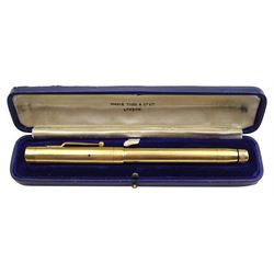 9ct gold Swan fountain pen, engine turned decoration with engraved name 'C.S.Lundgren' by Mabie Todd, London 1937, boxed 