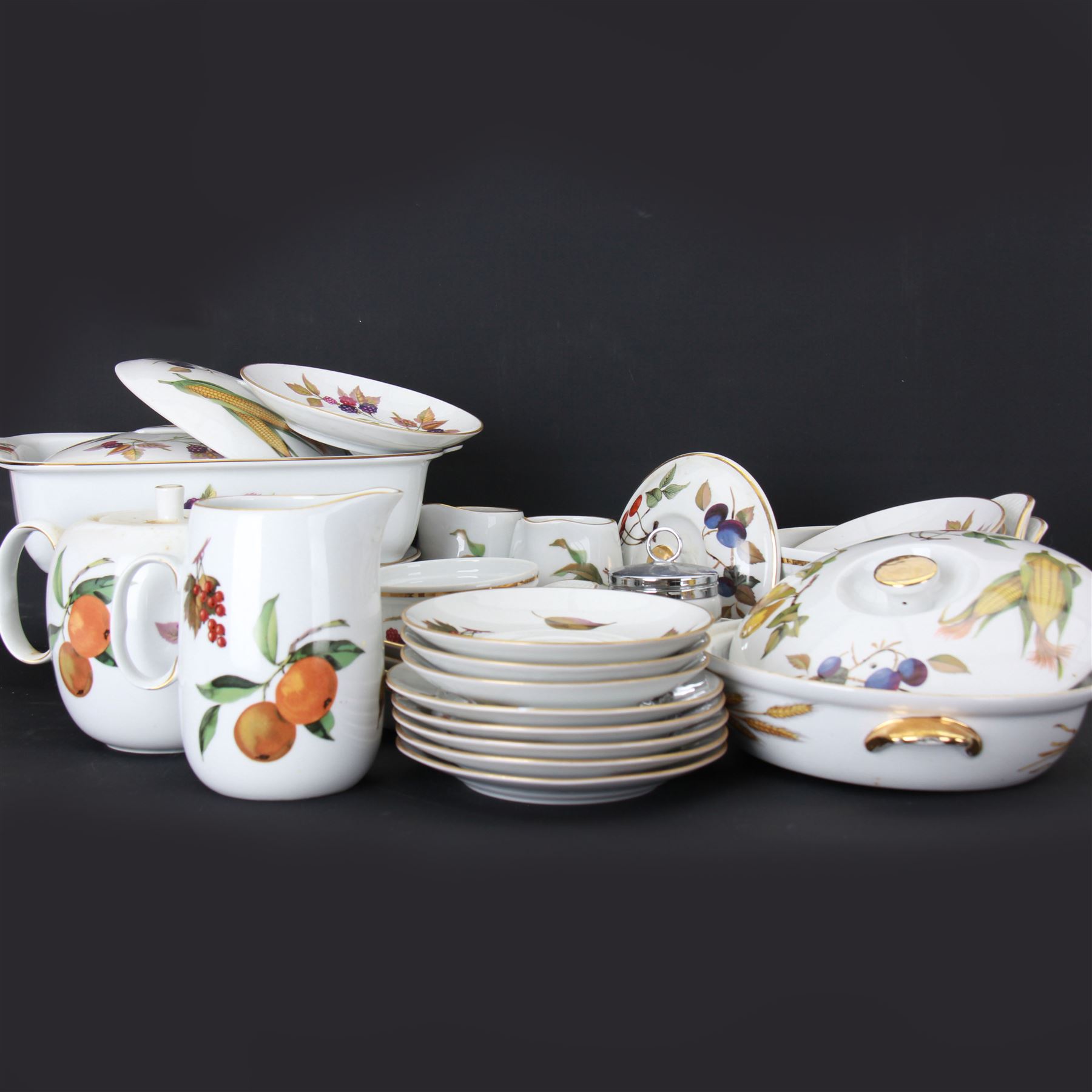 Royal Worcester Evesham pattern part tea and dinner service