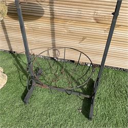 Bird feeder, welcome sign planter and cast stone sundial  - THIS LOT IS TO BE COLLECTED BY APPOINTMENT FROM DUGGLEBY STORAGE, GREAT HILL, EASTFIELD, SCARBOROUGH, YO11 3TX