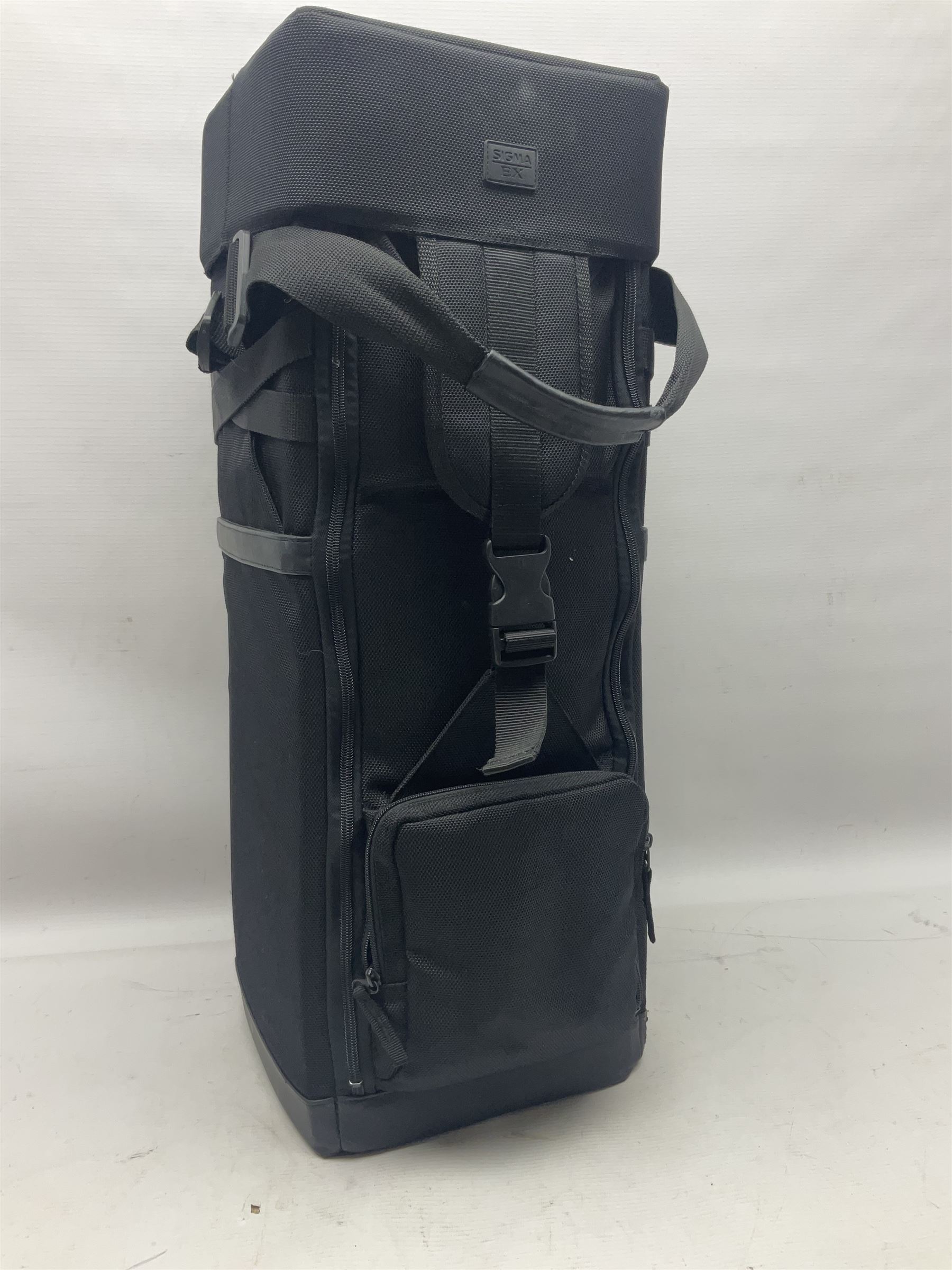 Sigma '300-800mm 1:5.6 APO EX DG Hyper Sonic Motor' lens with Nikon fitting, serial no 1543902, with case 