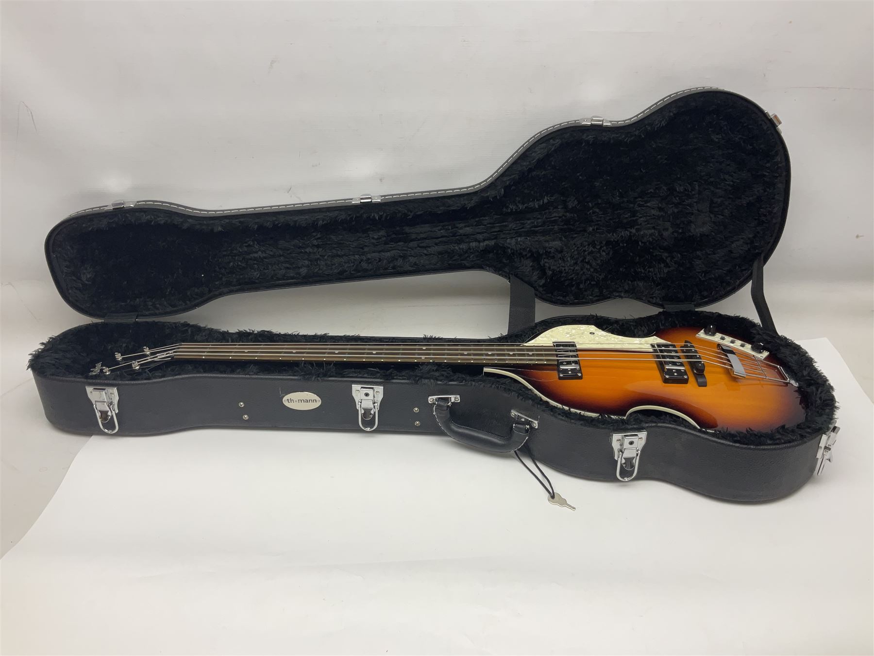 Hofner B-Bass Hi-Series electric bass guitar with sunburst finish L110cm; in Thomann fitted case