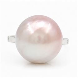 Early 20th century 18ct white gold pink mabe pearl ring, with pierced design floral and sc...