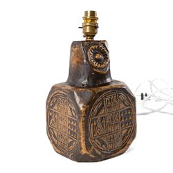 Mid century ceramic table lamp after Bernard Rooke, decorated with geomatic patterns, upon a brown ground, H30cm 