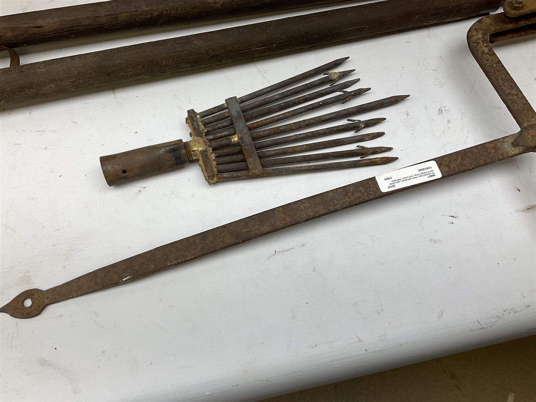 Blue and red painted gas powered bird / pest scarer, bearing label 'Exid bird & pest scarer, imported by C.R.E.A.C.O Hadleigh, Essex', , copper and brass Cymag gas hand pump, three eel spears and a set of badger tongs. Auctioneer's Note: These traps are sold as artefacts for ornamental purposes only as the use of some of them is illegal.