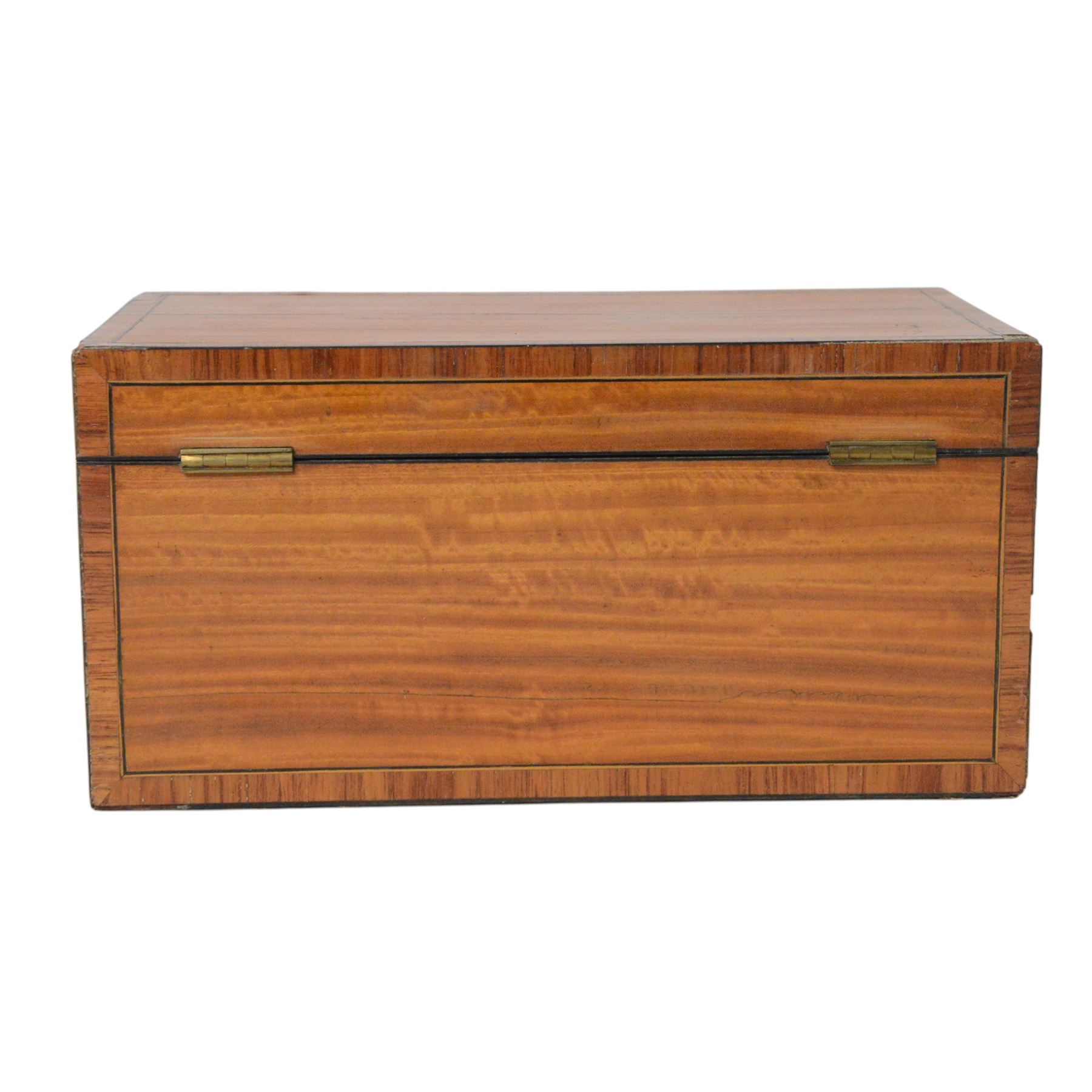 Satinwood correspondence box, the interior divided into two sections with bone inlaid plaques marked answered and unanswered, H13cm, D14cm 