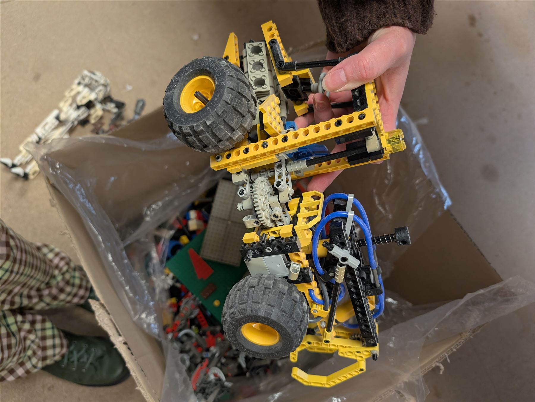 Large collection of loose lego, including part built sets