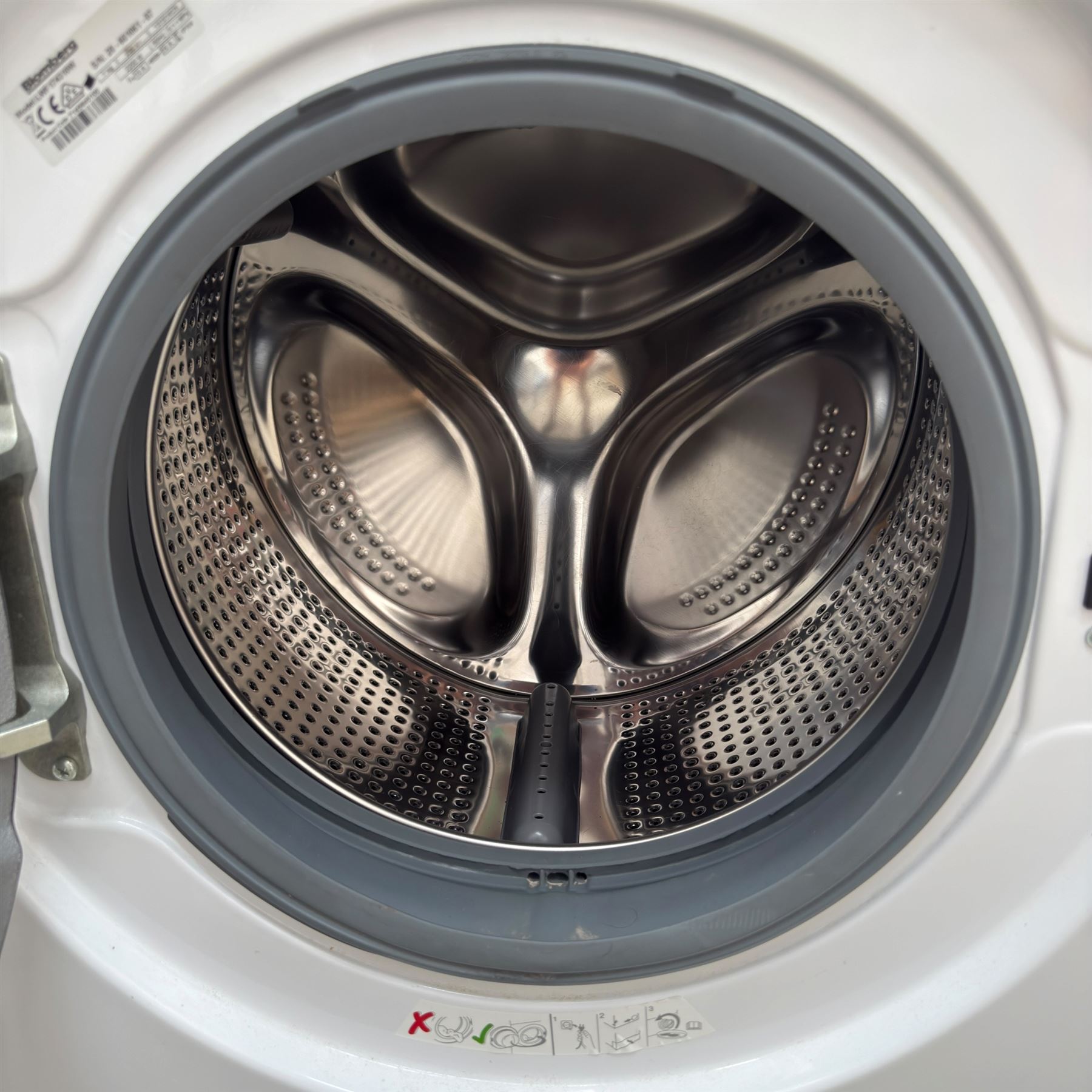 Blomberg - LWF174310W freestanding 7kg capacity, 1400 rpm spin speed washing machine