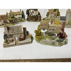 Nineteen Lilliput Lane models, including Dove Tails, Birdlip Bottom, Smallest Inn, Gossip Gate and Beehive Cottage, all with deeds and original boxes (19)