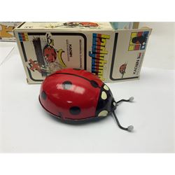 Twenty six tinplate models to include Ferris Wheel and Performing Circus Elephant, marked JW, further similar examples such as Duck on a Bike, Clown on Roller, Carousel; Popeye Tin Speedboat; Looney Tunes Wind Up Cars and Express Train; various international examples, MS107 Jumping Bambi, Pop Pop Boat, jumping frogs, pecking chickens etc; both boxed and loose