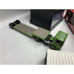 Corgi - two perspex cased 'Modern Trucks; 75202 ERF Curtainside Boddingtons and 75402 Leyland-DAF Curtainside Tate & Lyle; and nine unboxed Corgi lorries (11)