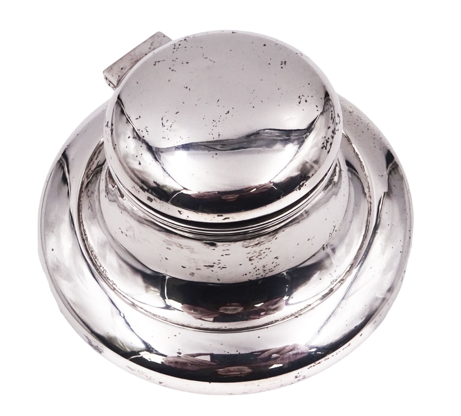 1920's silver mounted capstan inkwell, of typical plain form, the hinged cover lifting to reveal a gilt interior and removable clear glass inkwell, hallmarked Mappin & Webb Ltd, Birmingham 1928, H5cm base D10cm