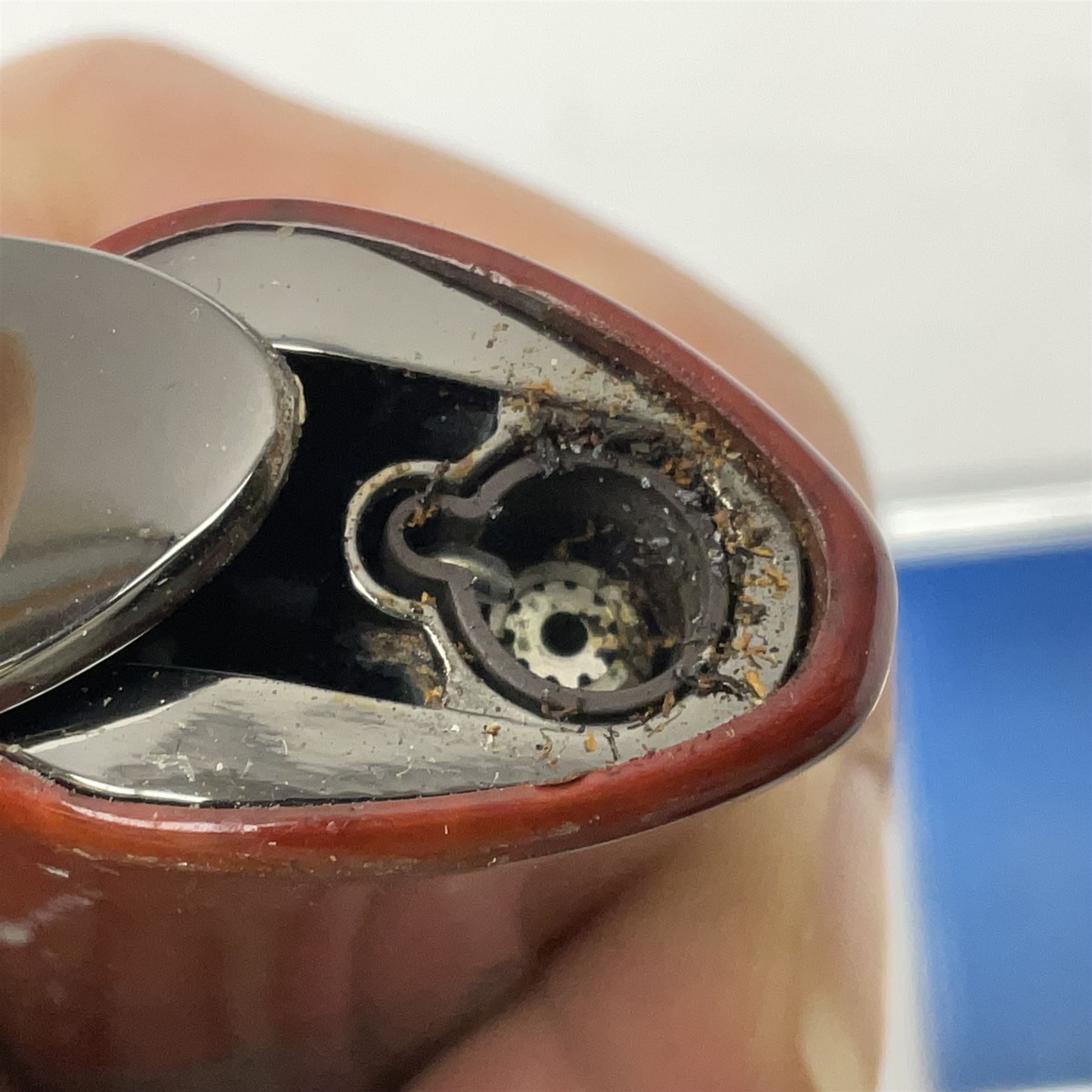 Collection of lighters, including Ronson Varaflame, Zorr Classic, Dunhill bark effect roller gas lighter, and faceted blue glass table lighter, etc