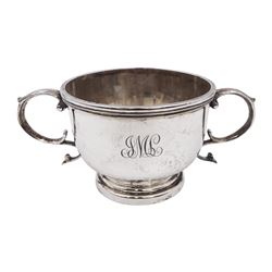 1920s silver porringer, of circular form with acanthus leaf capped C scroll handles, engraved with monogram to body, hallmarked S Blanckensee & Son Ltd, Chester 1929, H6.5cm