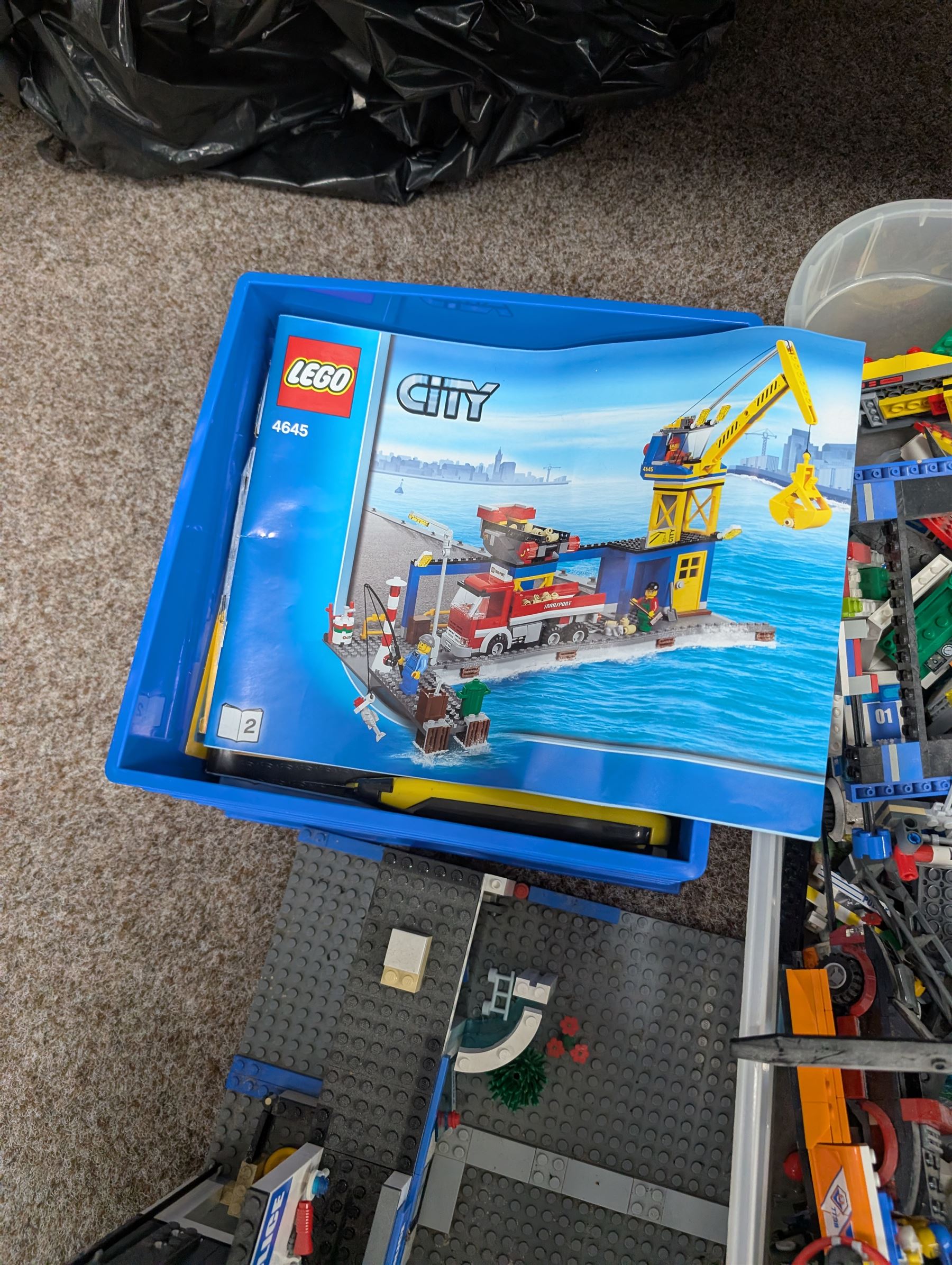 Large collection of Lego, including partially built vehicles, Police Station, Lego Creator 31010 and a collection of Lego instruction booklets