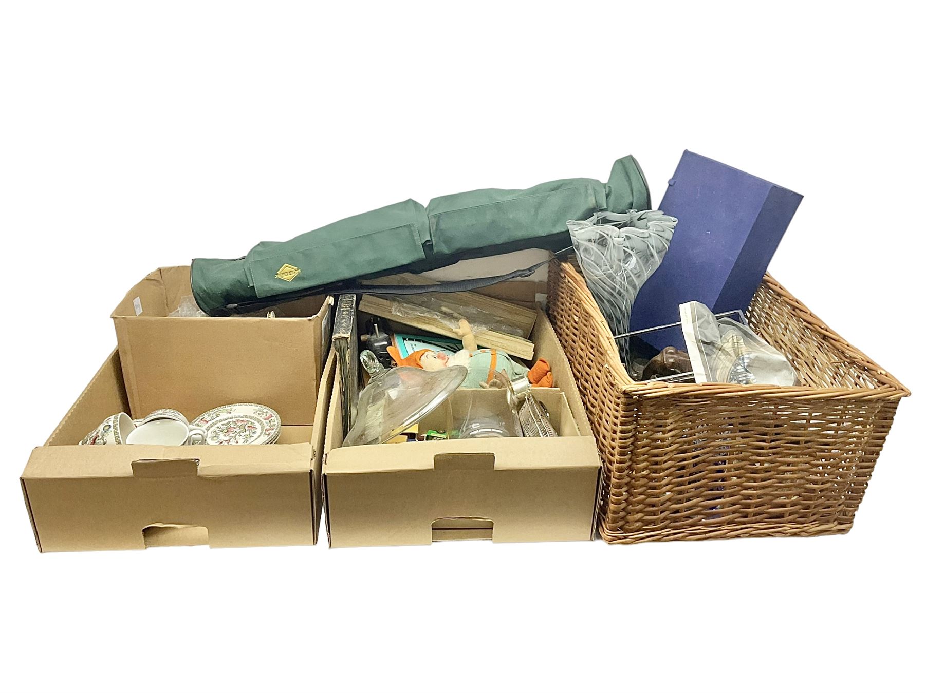 Indian tree tea wares, a quantity of diecast vehicles, glass vase and cover, Daler Rowney Easel in case and other collectables 