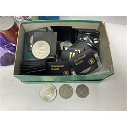 Great British and World coins and banknotes, including United Kingdom 1985 brilliant uncirculated coin collection, two 1995 brilliant uncirculated two pound coins in card folders, commemorative crowns, King George VI 1951 Festival of Britain crowns in card cases, United States of America 1964 Kennedy half dollar, two Switzerland 1966 five franc coins, five German 1972 commemorative coins, Euro banknotes, Bank of England Somerset one pound 'DU27', Japanese banknotes etc