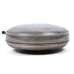  19th century portable gambling dice game in the form of a pocket watch, D5cm