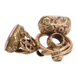 Two late 18th/early 19th century gold fob seals, the first 12ct example with amethyst matrix engraved with the letter D, the second 18ct example with bloodstone matrix, each within a foliate mount united by two 14ct ouroboros snake split rings, each seal approximately H2.5cm

Provenance: By family descent from the Chichesters of Arlington Court, Devon; from the collection of Andrew Chichester Everitt.