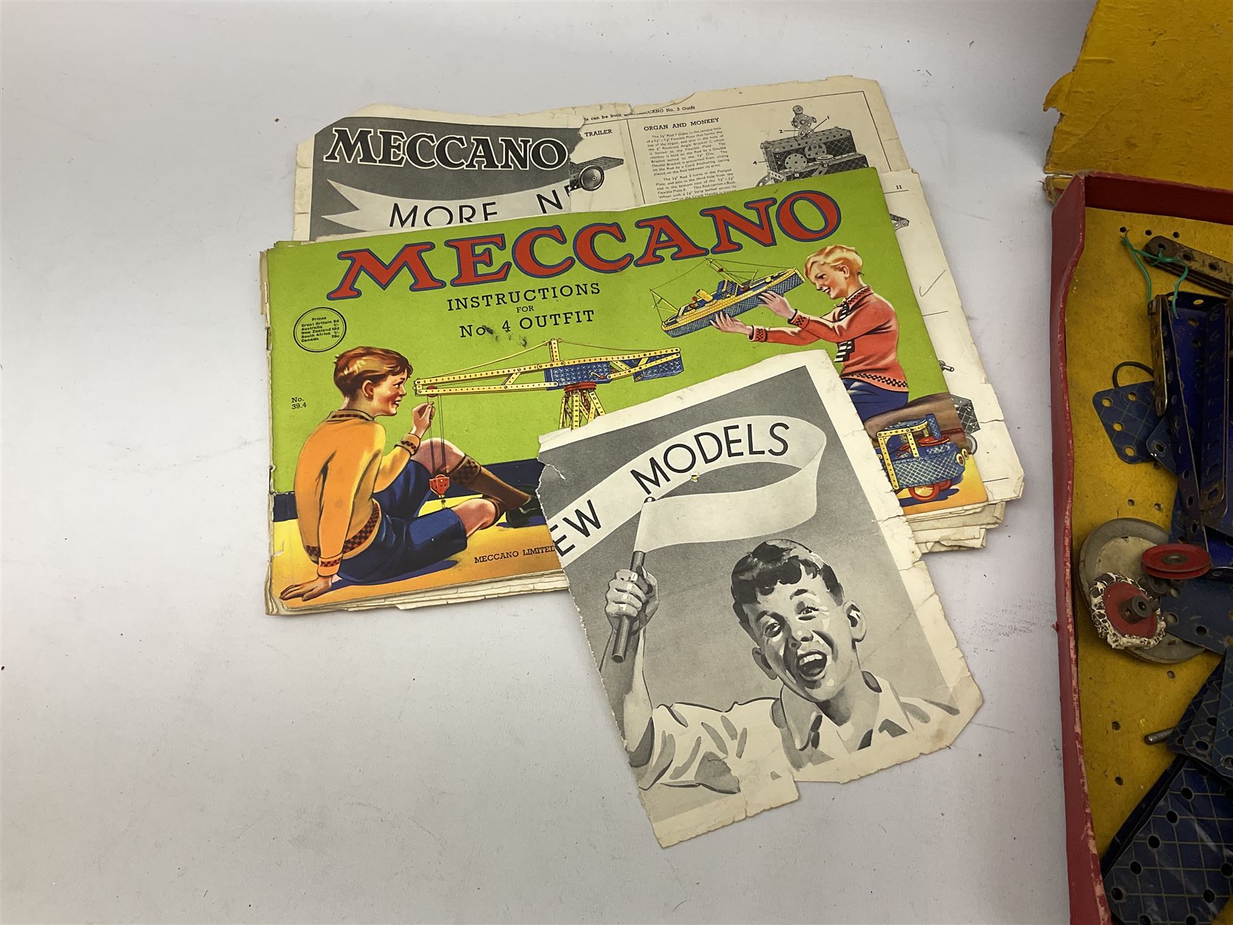 Pre-war Hornby No 5 clockwork Speedboat 'Viking', in green and cream in original box; and Meccano No.4 set box containing various sections in blue, gold and red and instruction manual (2)