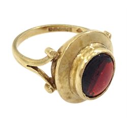 9ct gold single stone cabochon garnet ring, Birmingham 1979
