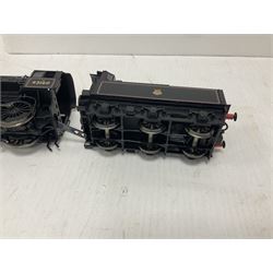 Bachmann ‘00’ gauge - three DCC ready locomotives comprising 32577 Ivatt Class 4 Mogul 2-6-0 locomotive no.43160 in BR black; 32828 Ivatt Class 2 2-6-0 locomotive no.46520 in BR green; 32951 Standard Class 4MT 2-6-0 locomotive no.76066 in BR black; in original boxes (3) 