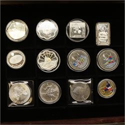 Mostly commemorative coinage, including various Queen Elizabeth II crowns, The Royal Mint United Kingdom 1999 silver proof five pounds, Canada 1999 one ounce fine sliver five dollars, Bermuda 2000 two dollars, Guyana 2000 two-thousand dollars, New Zealand 2000 ten dollars etc, housed in a coin display case and loose