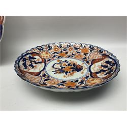 Three Japanese Imari chargers with scalloped edges, largest D38cm