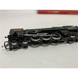 Hornby/Tri-Ang ‘00’ gauge - four locomotives and tenders comprising boxed Class 7P6F 4-6-2 ‘Oliver Cromwell’ no.70013 in BR green; Class A4 4-6-2 ‘Nigel Gresley’ no.7 in LNER blue; Battle of Britain Class 4-6-2 ‘Winston Churchill’ no.21C151 in SR green; Class A3 Gresley 4-6-2 no.60103 in BR green (4) 