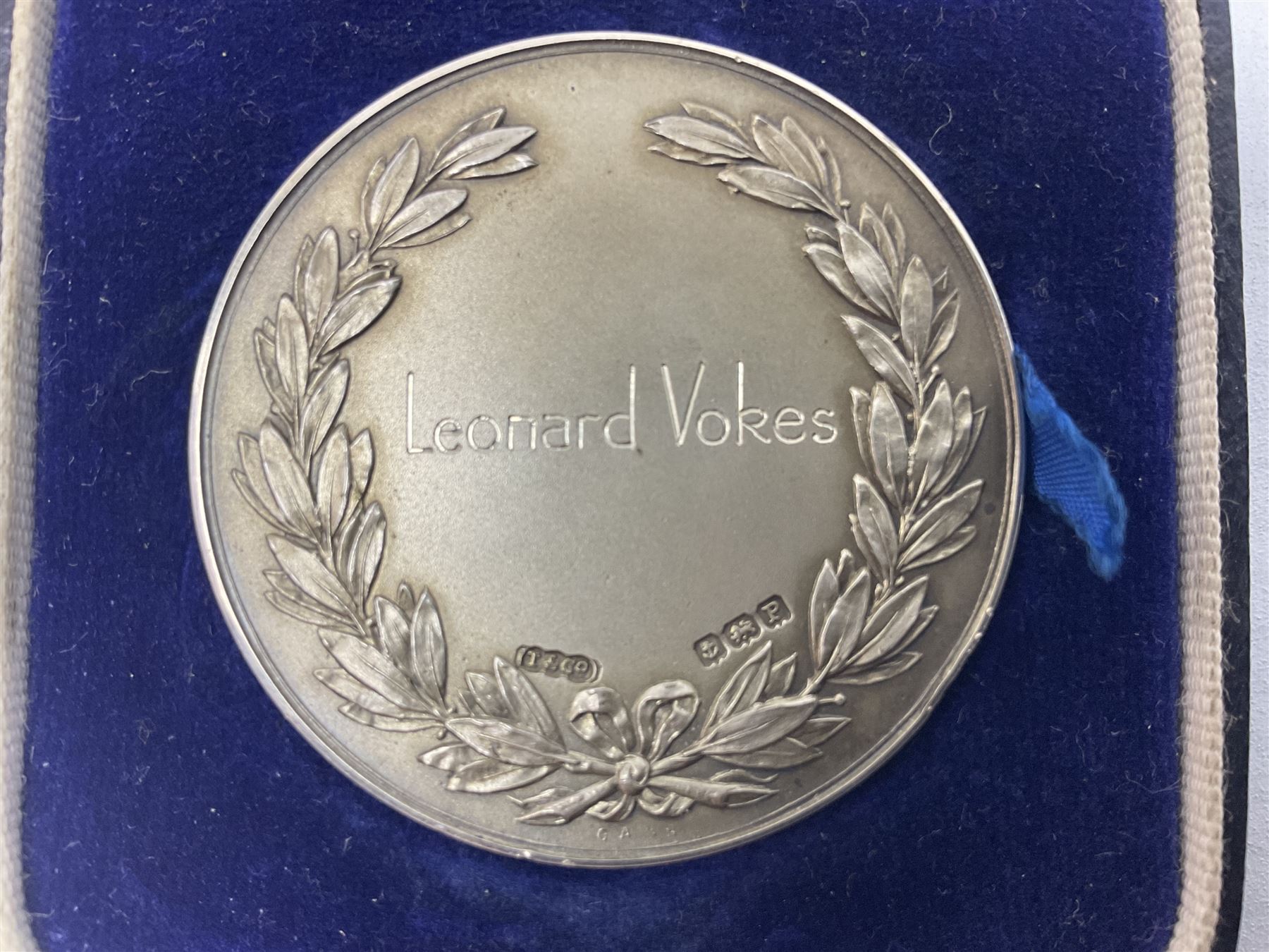 Charles I 1625 hammered silver sixpence, Queen Victoria 1894 crown coin and a cased hallmarked silver medal for the Hull photographic society, engraved '1940' 'Leonard Vokes', all housed in a red Pobjoy Mint coin box