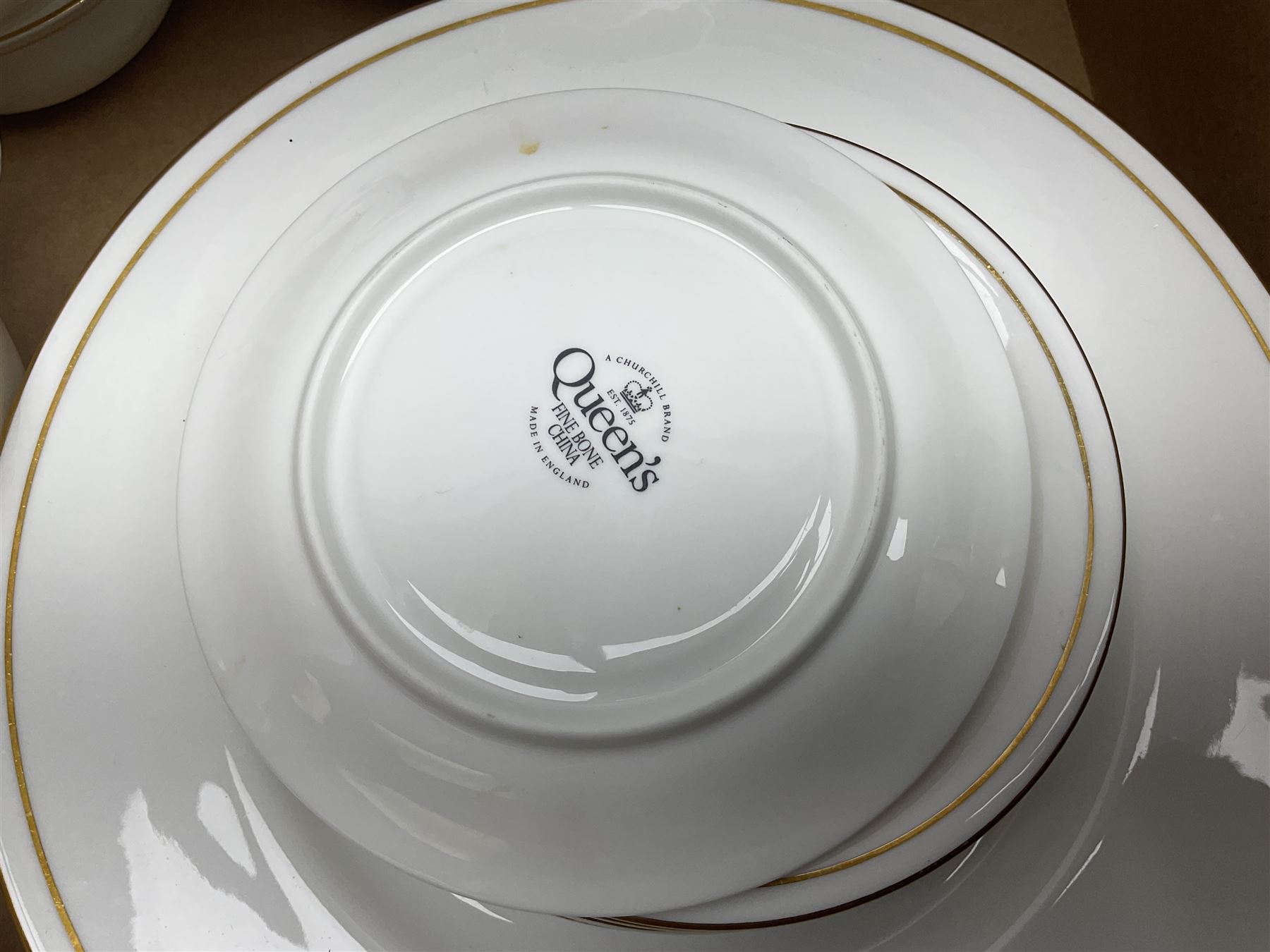 Crownford Queen's China Elegance pattern part tea and dinner service, to include Dinner plates, eight soup bowls, four tea cups etc 