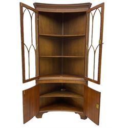 Late 20th century Georgian design mahogany concave corner display cabinet, enclosed by two curved astragal glazed doors, double cupboard below, on bracket feet