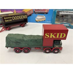 Corgi - various models both boxed and loose to include Dibnahs Choice 1 50 scale 80308, Classics 31702 and 97920, along with loose 1937 Rolls Royce 111 Sedance de Ville model, further mostly Showmans Range models and assembled fairground kits