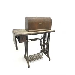 Singer treadle sewing machine, cast iron base 