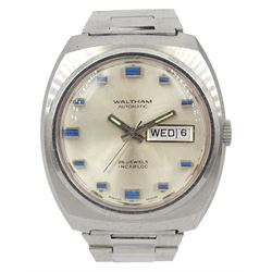 Waltham gentleman's stainless steel 25 jewels automatic wristwatch, Ref. 27587, silvered dial with day/date aperture and blue baton markers, on stainless steel strap