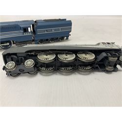 Hornby ‘00’ gauge - Class A4 4-6-2 locomotive ‘Silver Fox’ no.2512 in LNER silver; Princess Coronation Class 4-6-2 locomotive ‘Coronation’ no.6220 in LMS blue; both unboxed (2)