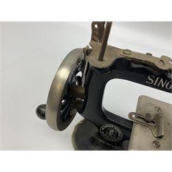 Singer mini sewing machine, together with Holly hobbie mini sewing machine and other sewing machine models, Singer H15cm