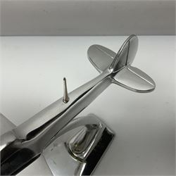 Set of three aluminium planes with rotating propellers, tallest H18cm