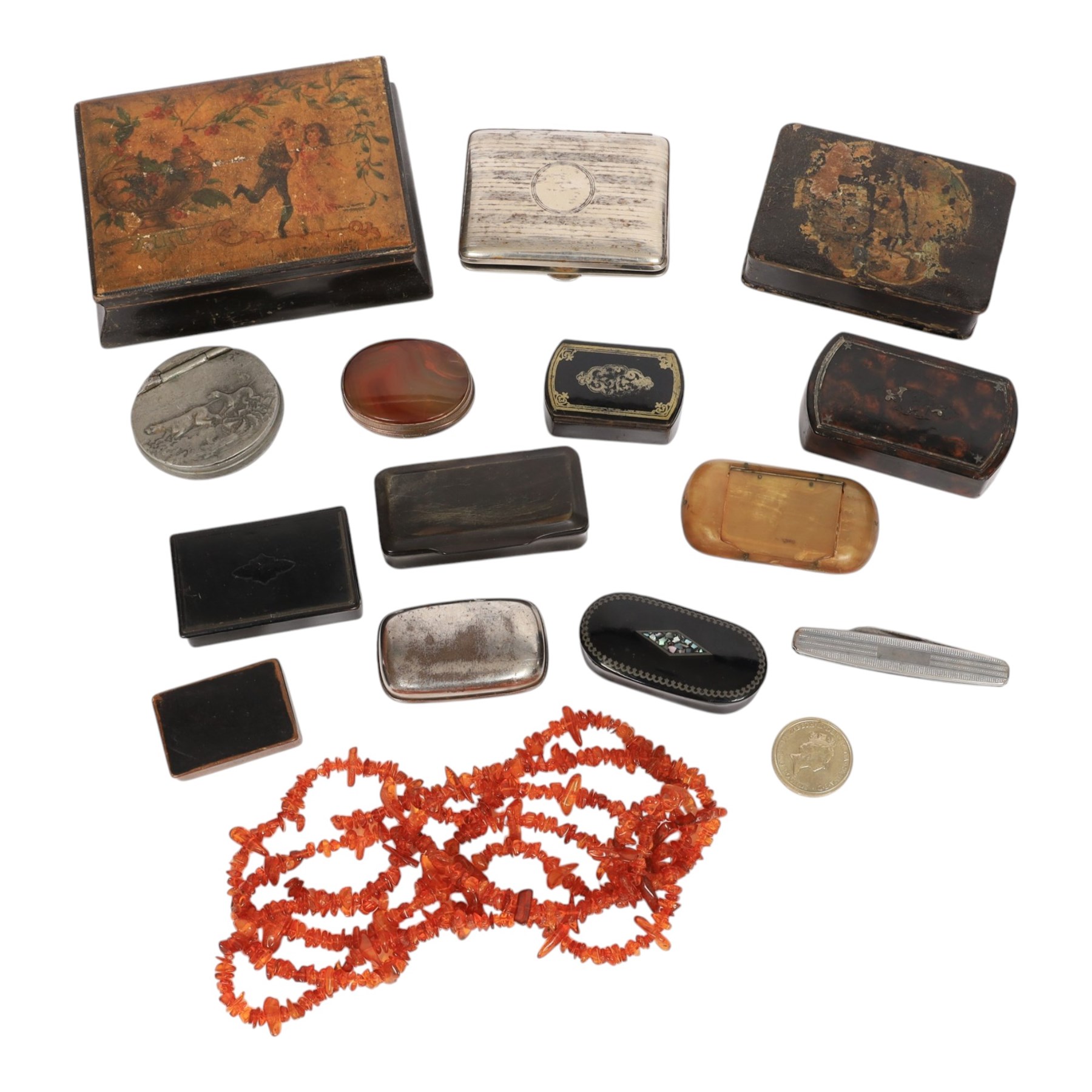 Small collection of snuff boxes, including Victorian papier mache, brass bound agate, pewter snuff box by G. Smith & Sons etc 