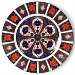 Royal Crown Derby Old Imari 1128 six dinner plates, D27cm 
