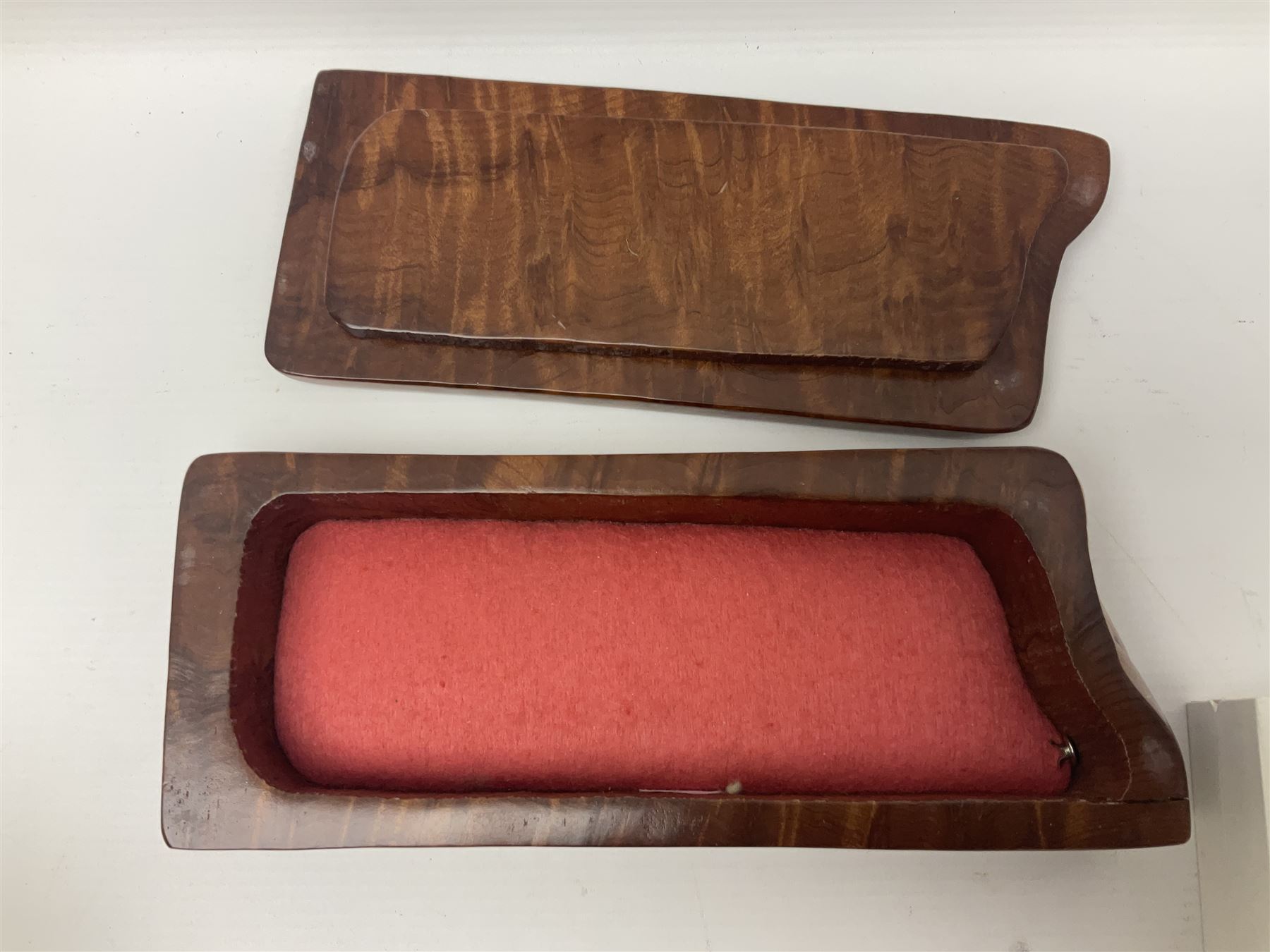 Maurice Lacroix gentlemans quartz wristwatch, 92127, with gold plated case, date apeture and leather strap, together with a Swarovski Crystal bracelet, two silver brooches and two costume brooches