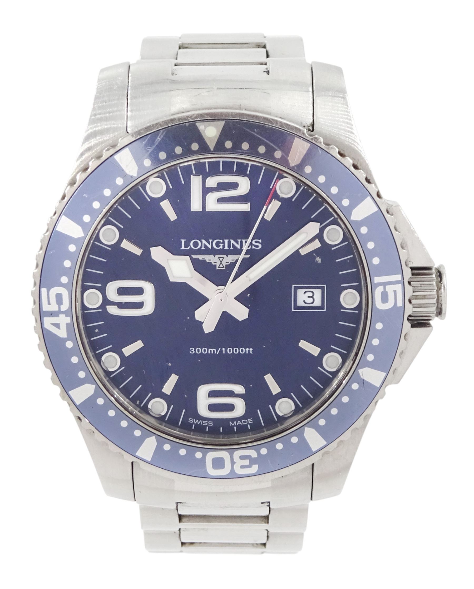 Longines HydroConquest gentleman's stainless steel quartz wristwatch, Ref. L3.640.4, blue dial with date aperture, on original stainless steel bracelet, with fold-over clasp