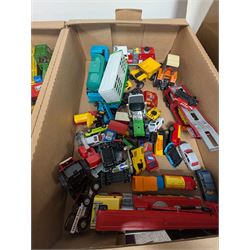 Collection of loose diecast vehicles including Dinky, Corgi, 
Matchbox, etc