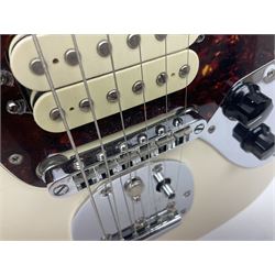 Mexican Fender Jaguar electric guitar with Humbucker pick-ups and tremolo arm, serial no.MX16741977, L101cm; in soft carrying case